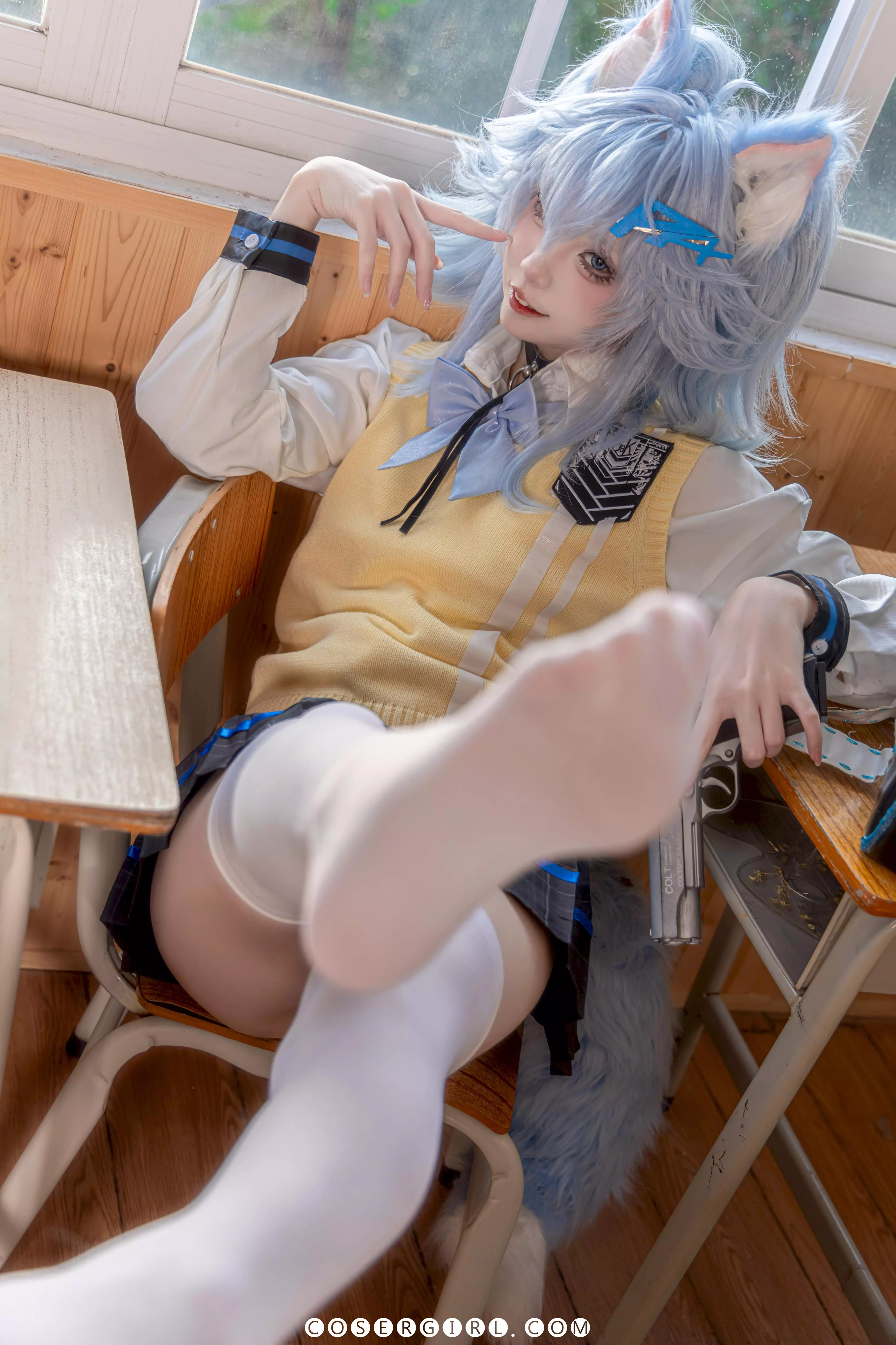 纸悦Etsu_ko对着镜头可爱wink