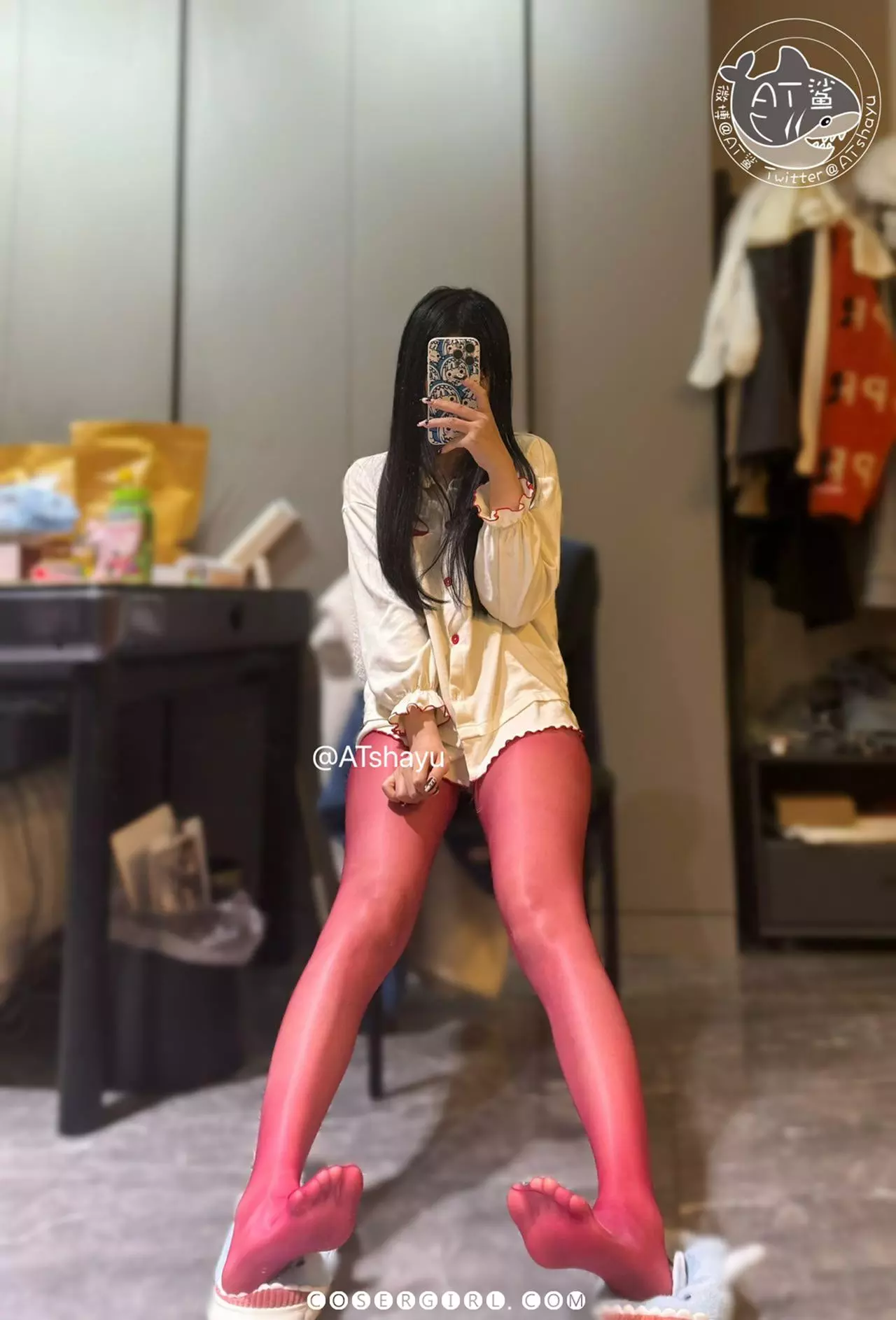 AT鲨自拍角度展示红丝