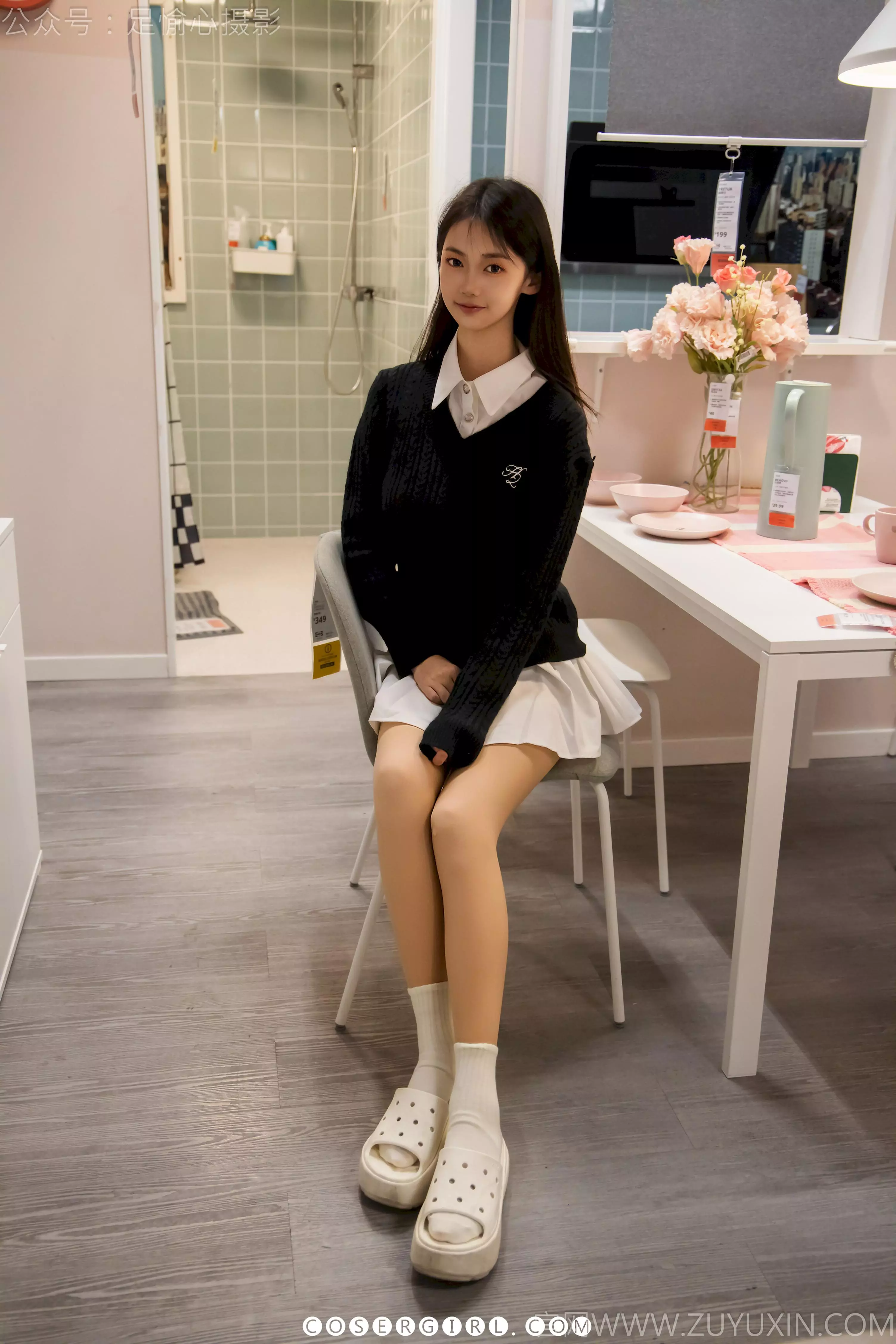 足愉心《鹿鹿》写真：110张图告诉你，乖乖女在停车场会做什么？ - coser福利社-coser福利社