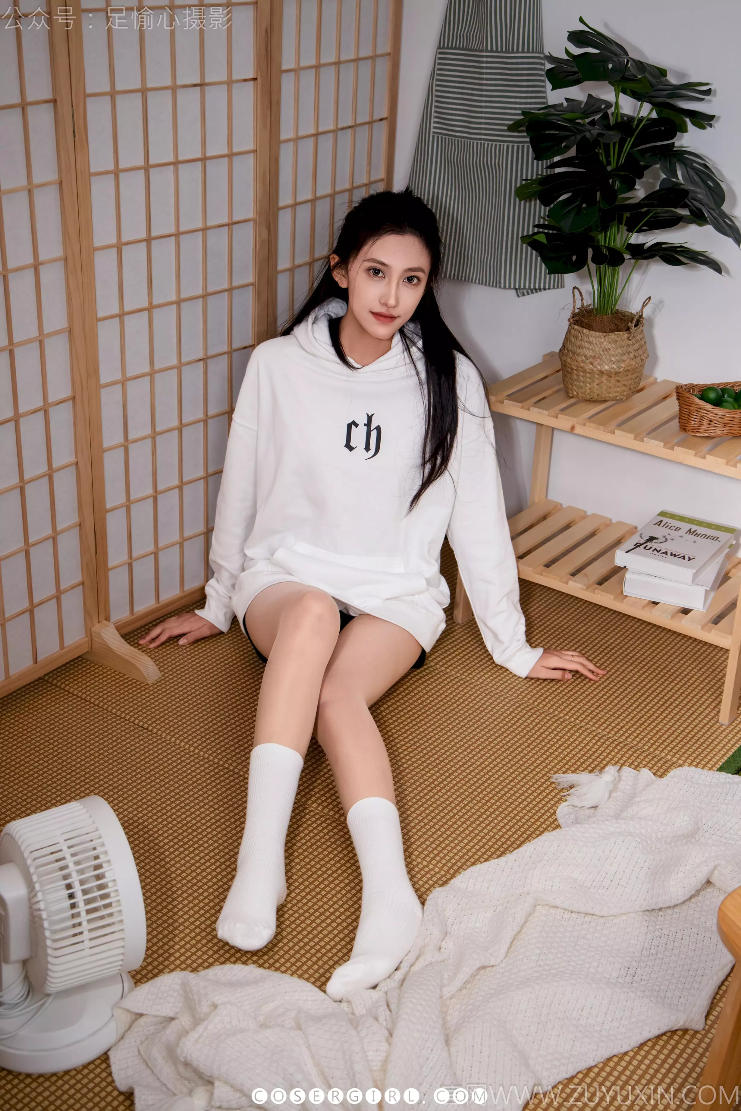 足愉心《可乐》写真：这才是“周末宅家女友”的满分穿搭吧？-coser福利社