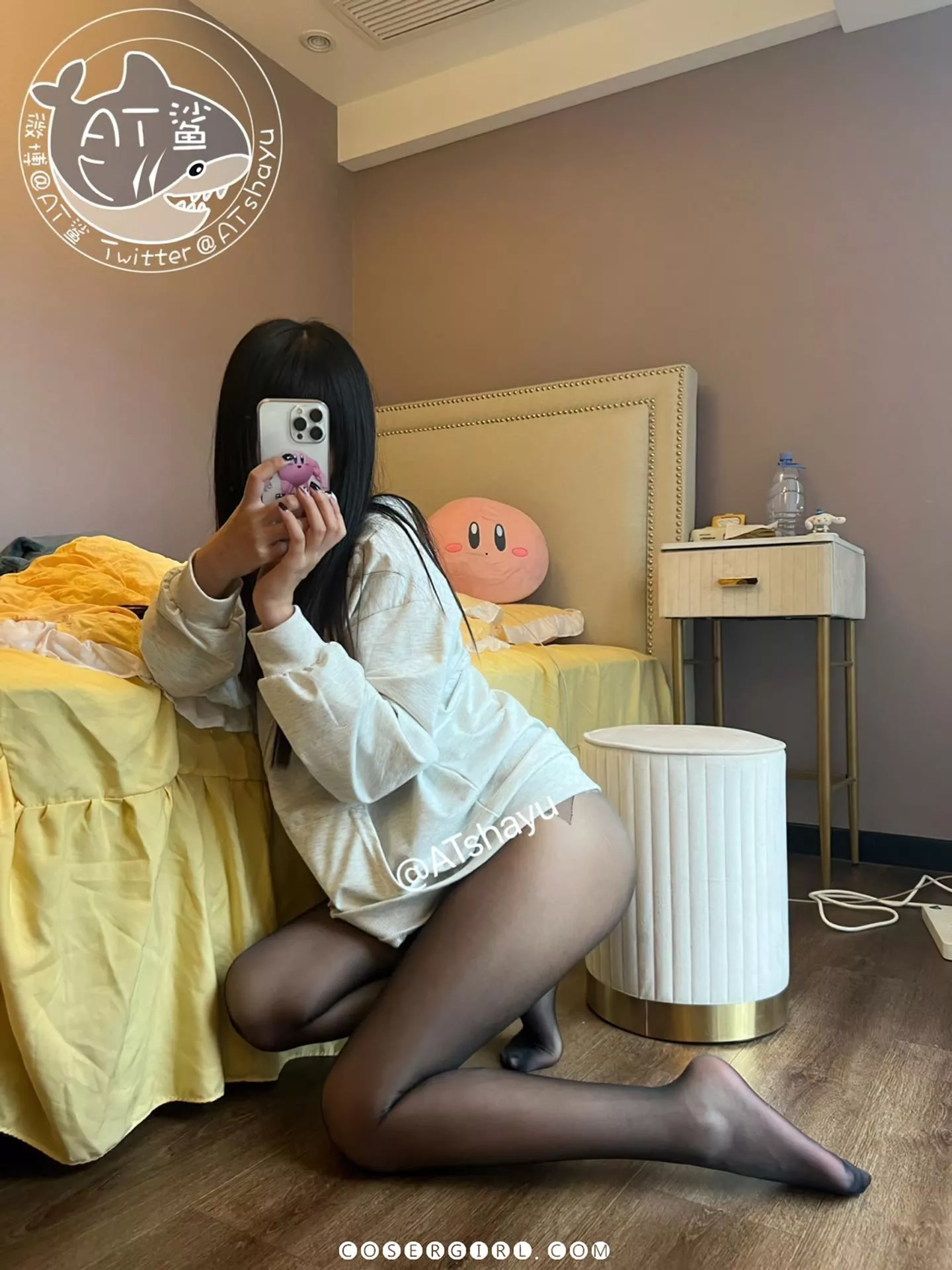 AT鲨 原相机真实质感黑丝 - 卧室私密时光-COSERYYDS