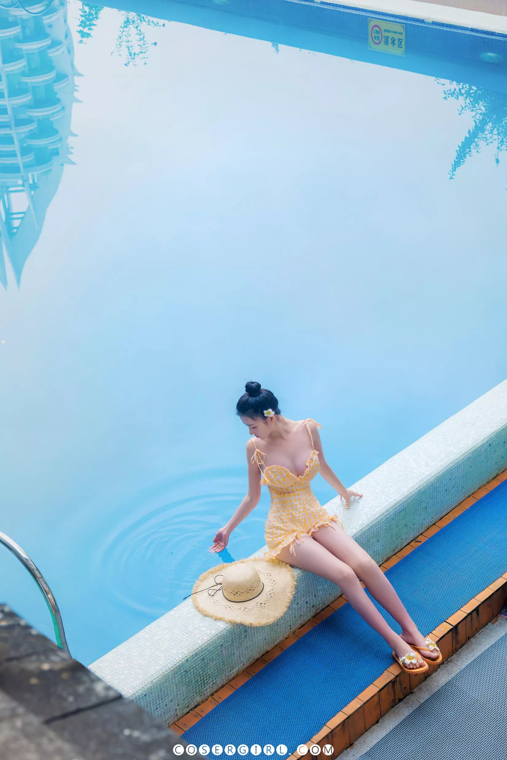 [年年] 格子橙 泳池夏日 清新吊带连体衣 甜美度假风 写真集-COSERYYDS